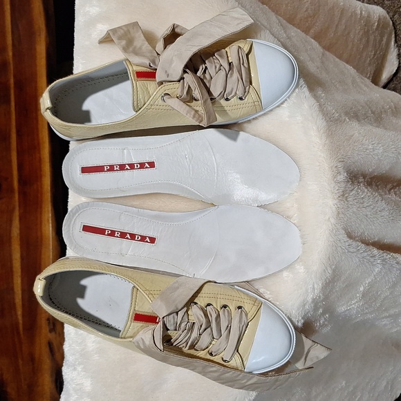 Prada authentic vintage patent leather lace-up sneakers - Picture 7 of 11